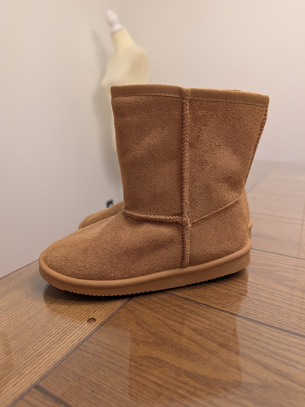 Youth Fabkids Classic Fuzzy Tan Boot Size 1 New